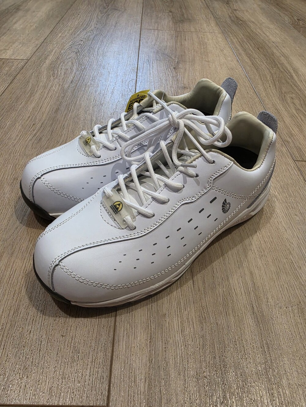 Nautilus Women’s Work Shoes Size 7 Wide N4046W ESD Slip Resistant White